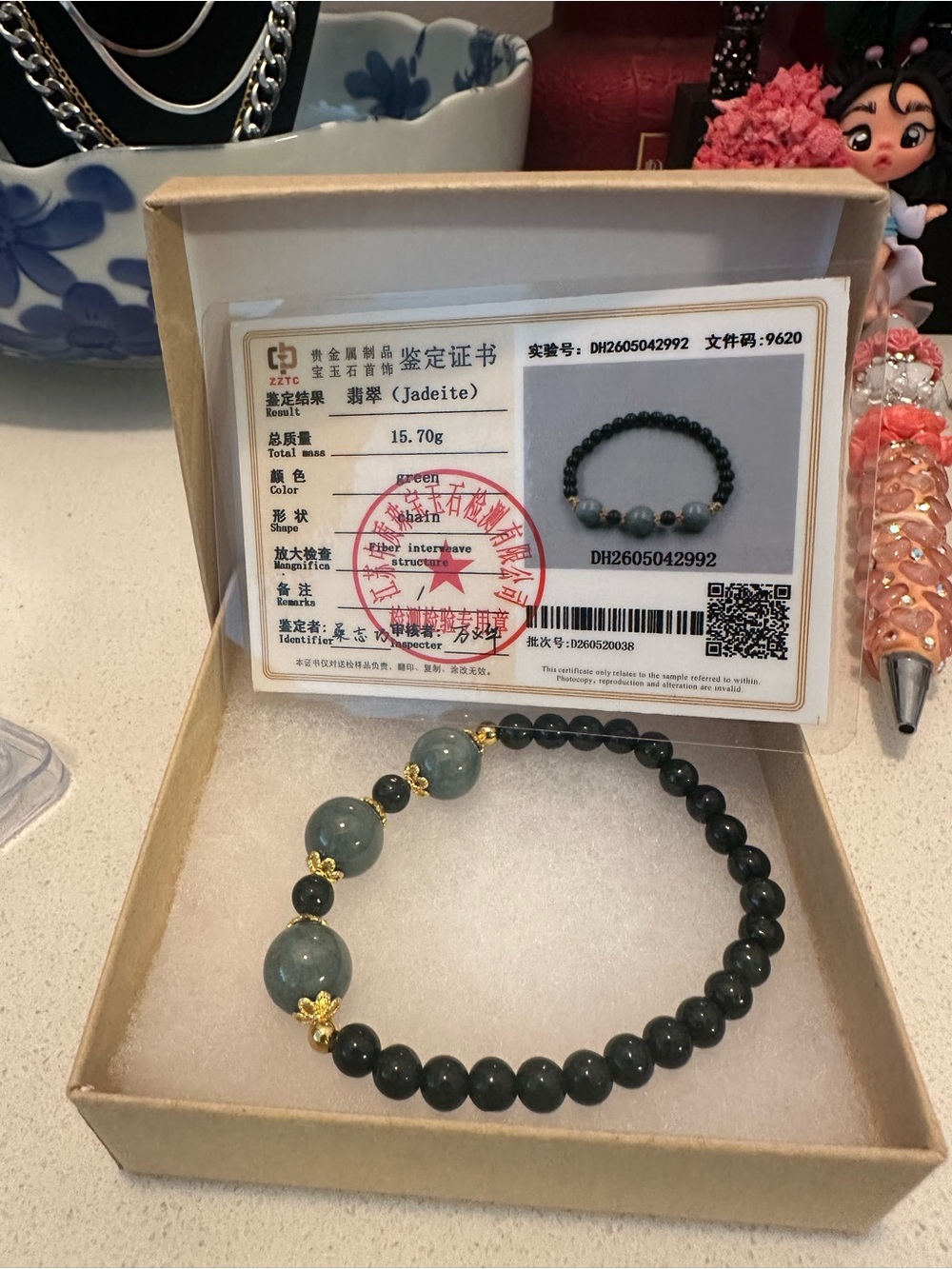 Unisex Elegant Green Jadeite Beaded Bracelet with Gold Accents